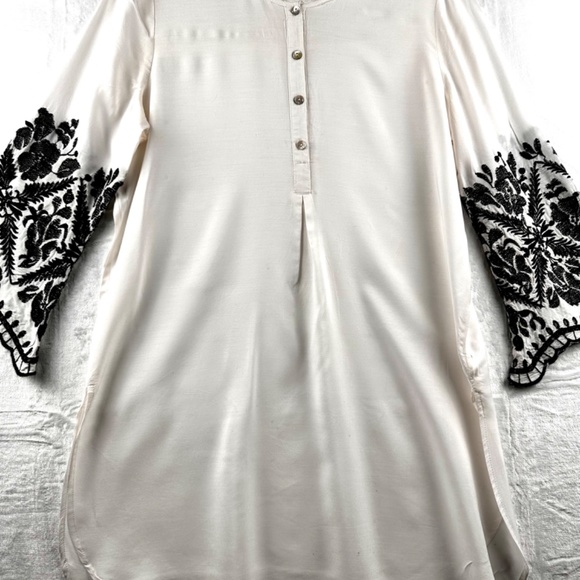 Black and white embroidered sleeves Tunic Blouse - Picture 2 of 11